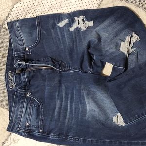 Women's distressed skinny jeans
